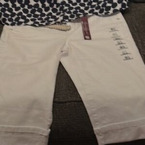 Gloria Vanderbilt White Cropped Jeans